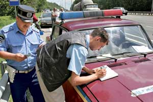 Нагадаємо, згідно зі статтею 307 Кодексу України про адміністративні правопорушення штраф має бути сплачений не пізніше 15 днів з моменту вручення постанови про його накладення