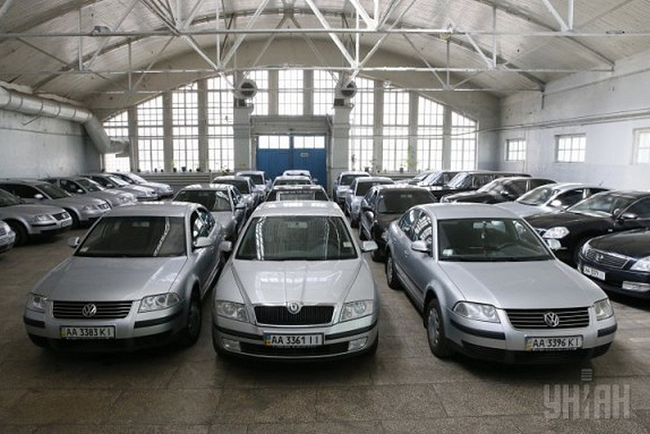 Українці зацікавилися можливістю покупки автомобілів, які розпродають вітчизняні міністерства