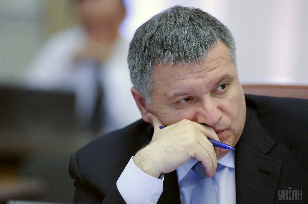 За словами міністра, 70% викрадень автомобілів координуються кримінальними авторитетами, також - 60% квартирних крадіжок, терористичні злочини, вбивства, в тому числі замовні