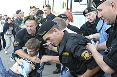 8 липня 2011, 15:43 Переглядів:   У Білорусі тривають арешти за оплески