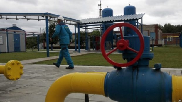 Разом з тим варто відзначити, що окружний суд Амстердама наклав за позовом НАК Нафтогаз України арешт на акції компанії-оператора газопроводу Блакитний потік - Блю Стрім Пайплайн - які належать російському Газпрому
