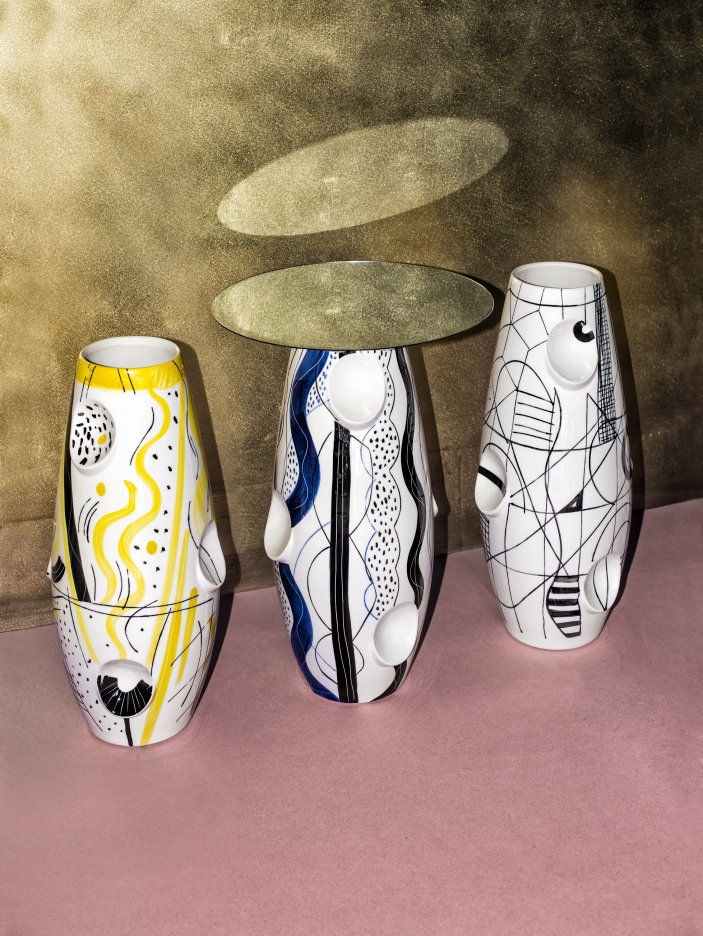 Это ограниченная серия керамических ваз с ручной росписью, форма, относящаяся к польскому промышленному образцу 1950-х и 1960-х годов