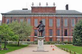 Кенсінгтонський палац (Kensington Palace) (центр Лондона) - один з найменших і скромних Палаців Англії