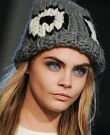 Модні шапки осінь зима 2014 - 2015, показані в колекціях кращих світових брендів, впишуться в гардероби різних стилів і допоможуть створити актуальний образ