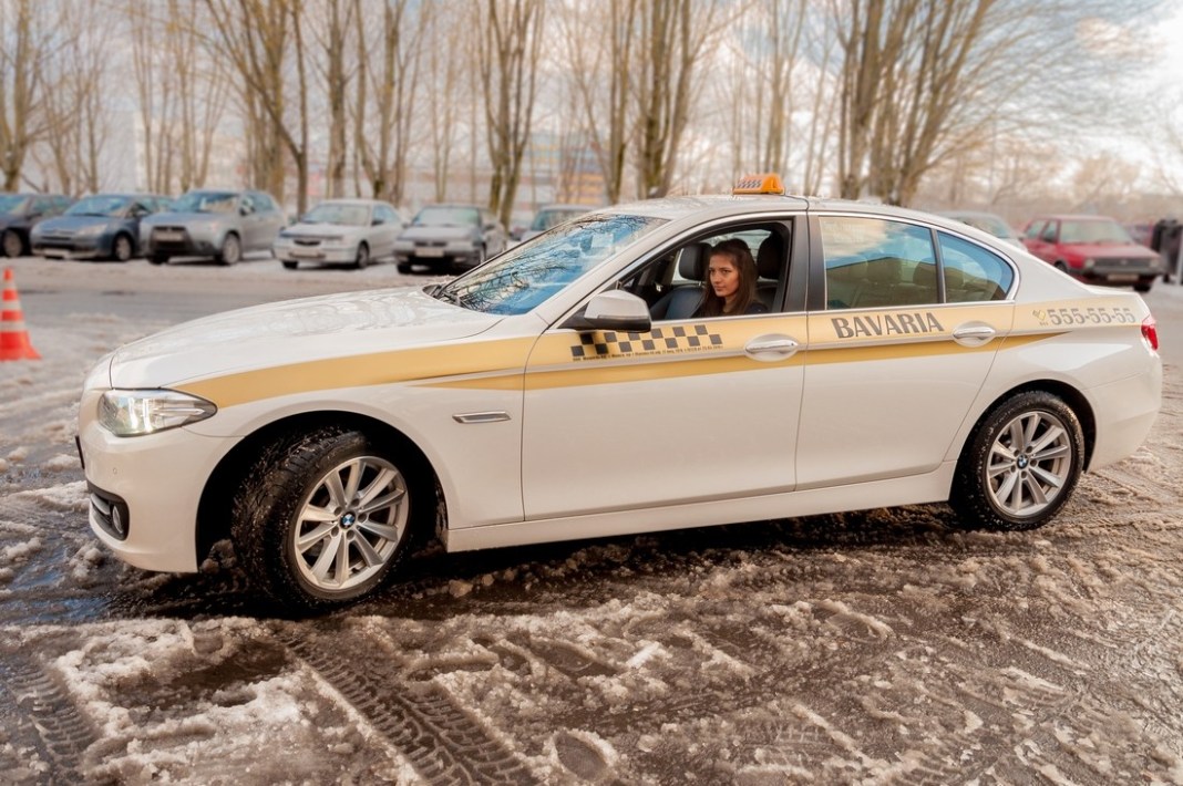 На ділі ж поїздка в аеропорт на практично новому BMW в приємній компанії може обійтися навіть дешевше, ніж з не дуже принциповим звичайним таксистом